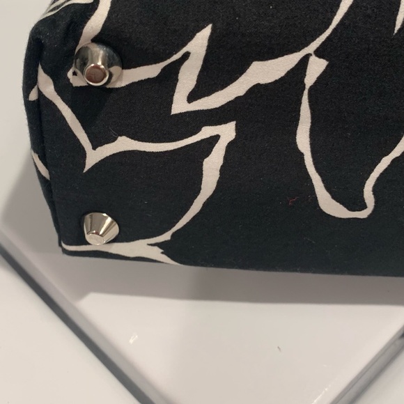 NWOT Never used! 
Beautiful bag 
Black/white design 
Black wooden handles. - Picture 3 of 11
